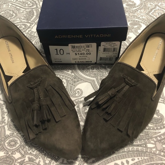 ⬇️ Adrienne Vittadini grey suede flats - Picture 2 of 7